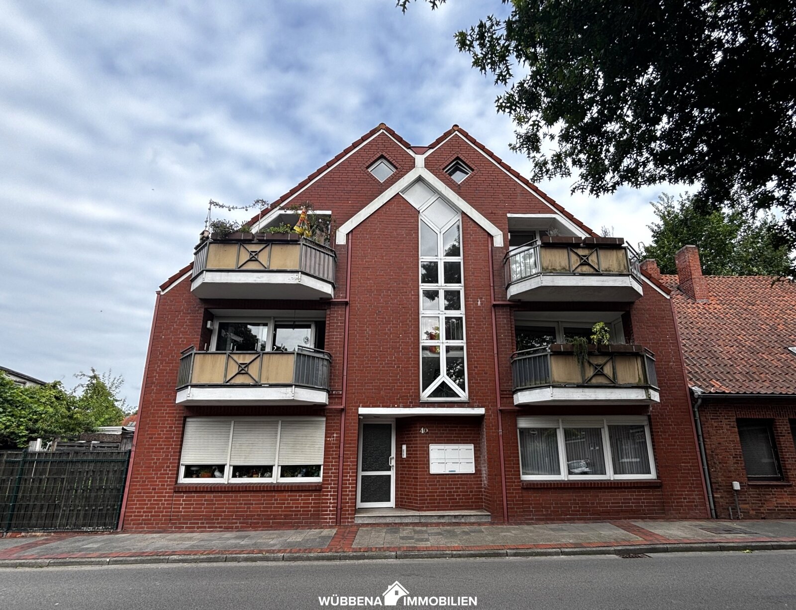 Schöne 3 Zimmer Wohnung mit 2 Balkonen, Stellplatz und Ebk zu vermieten!