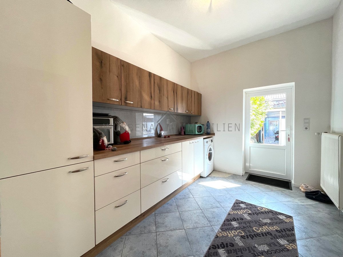 Einfamilienhaus in Emden mit Wintergarten, Einliegerwohnung, Balkon & pflegeleichtem Garten
