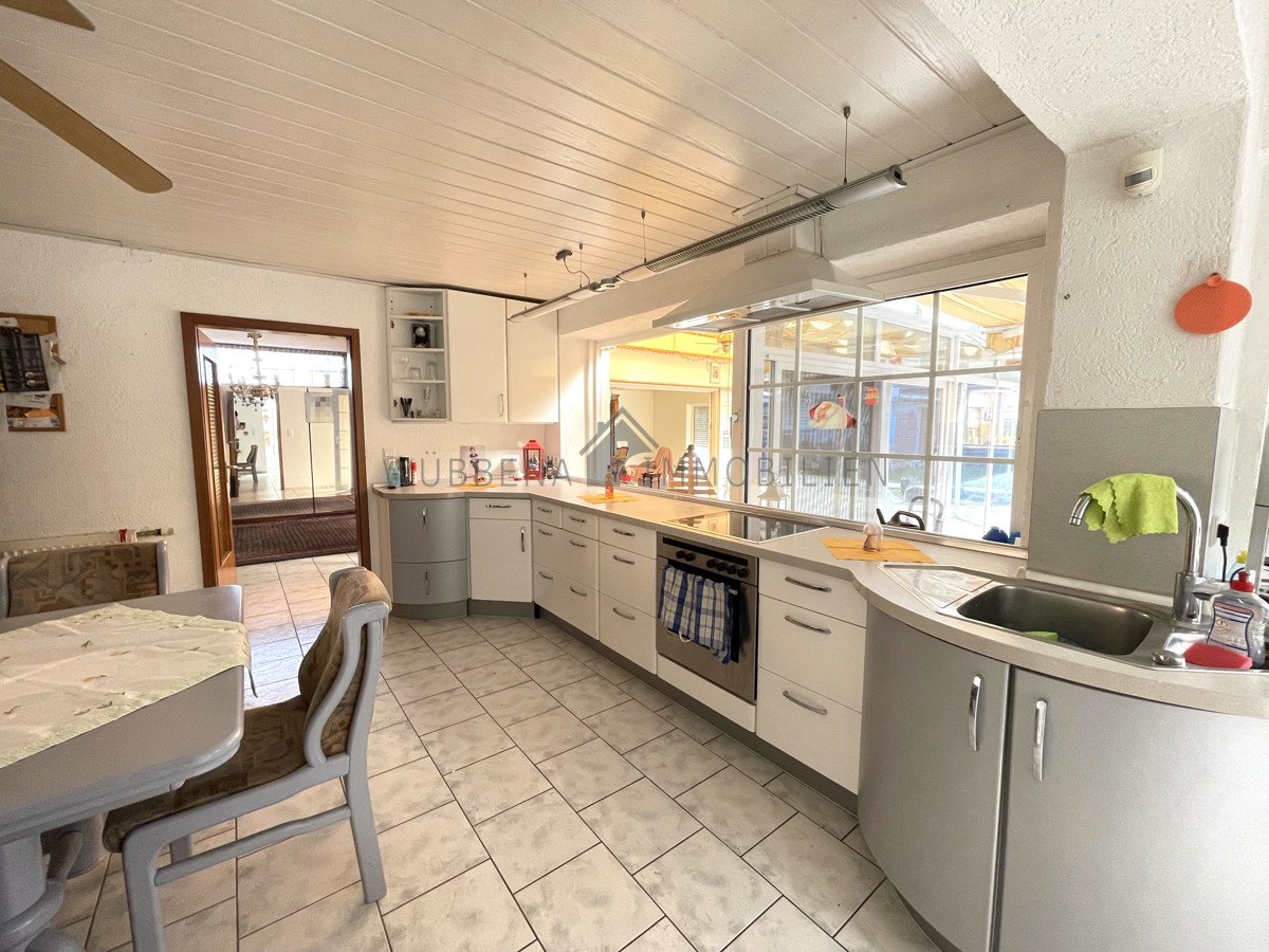 Einfamilienhaus mit Wintergarten und Garage in beliebter Wohnlage von Emden-Transvaal
