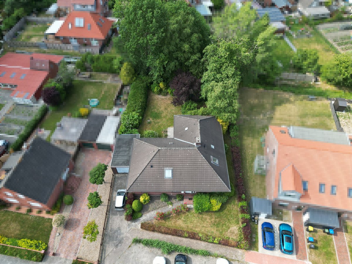 RESERVIERT! Großzügiger Bungalow mit erneuerter Heizung und idyllischem Garten in Hinte-Haskamp!