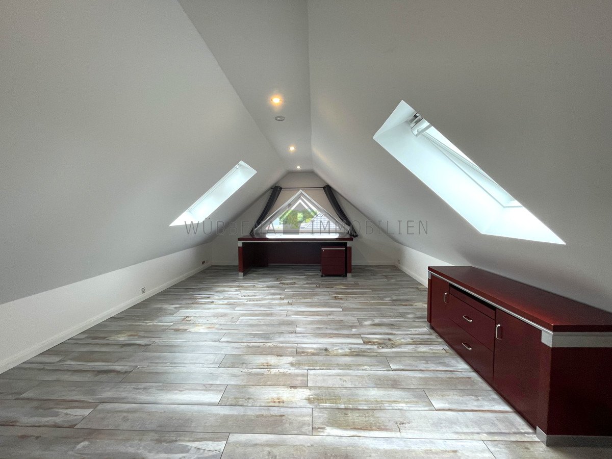 Exklusives Wohnen am Wasser: Einfamilienhaus in direkter Kanallage in Tholenswehr