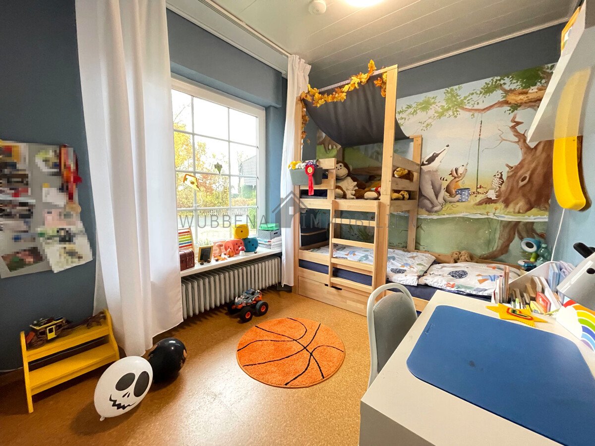 Hinte-Suurhusen – Wohnen auf einer Ebene! Gepflegter Bungalow mit Garten, Kamin und Garage