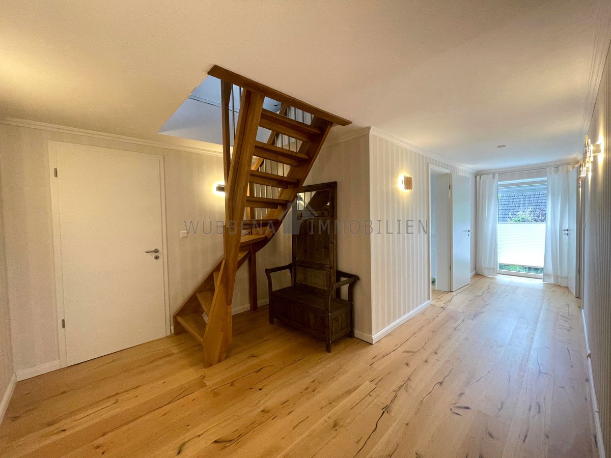 Exklusives Wohnen am Wasser: Einfamilienhaus in direkter Kanallage in Tholenswehr