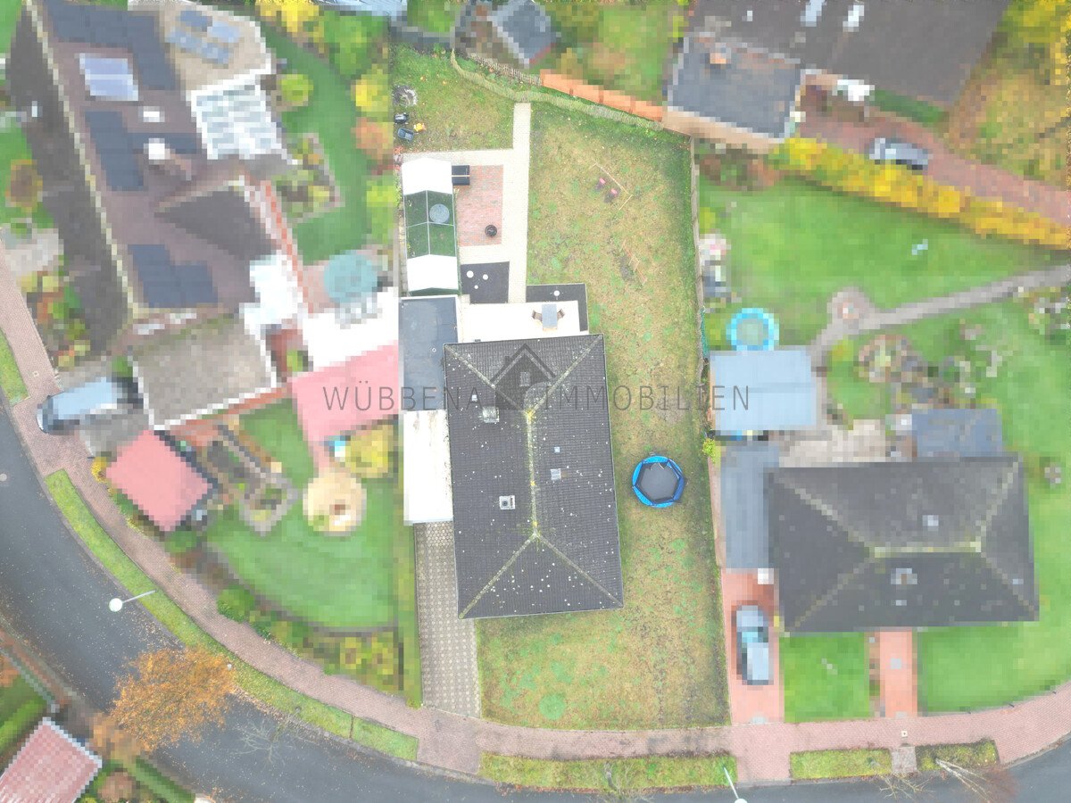 KÄUFER GEFUNDEN Suurhusen – Wohnen auf einer Ebene! Gepflegter Bungalow mit Garten, Kamin und Garage