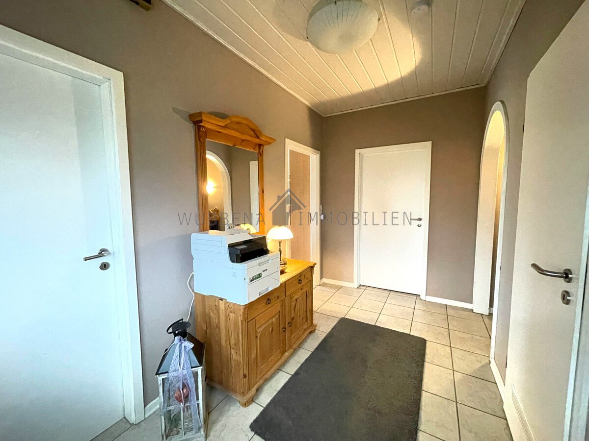 KÄUFER GEFUNDEN Suurhusen – Wohnen auf einer Ebene! Gepflegter Bungalow mit Garten, Kamin und Garage