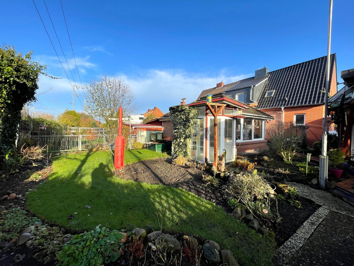 Familienfreundliche 5-Zimmer-Doppelhaushälfte mit Garten, Terrasse und Garage im Herzen von Emden!