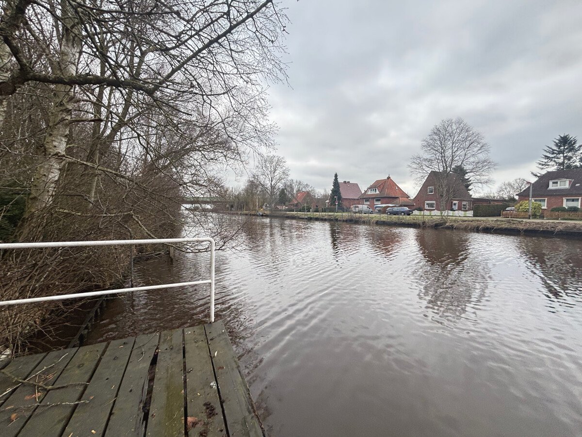 Modernisiertes Reihenmittelhaus mit Südterrasse, Garten und Bootssteg in Emden zu verkaufen!