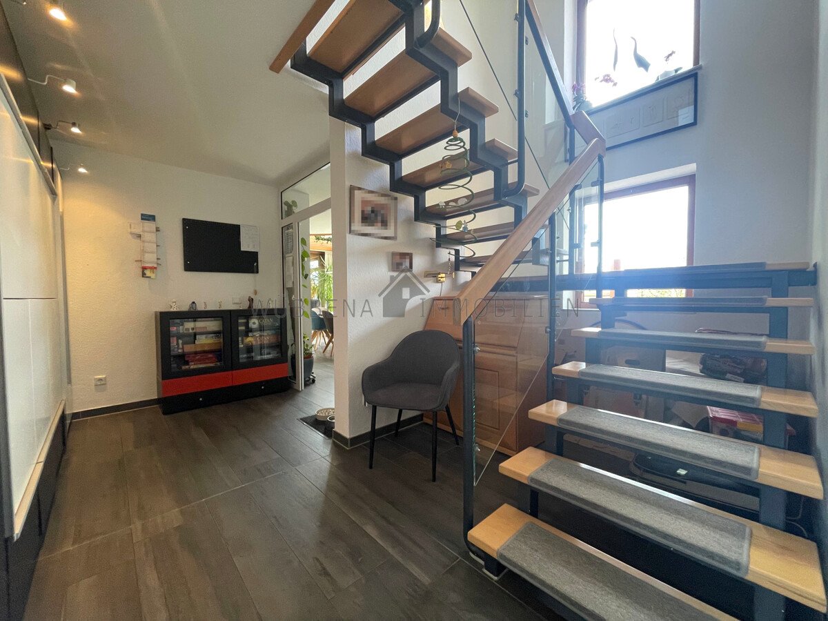 Conrebbersweg: Großzügiges Architektenhaus für Familien mit separater Praxisfläche zu verkaufen!