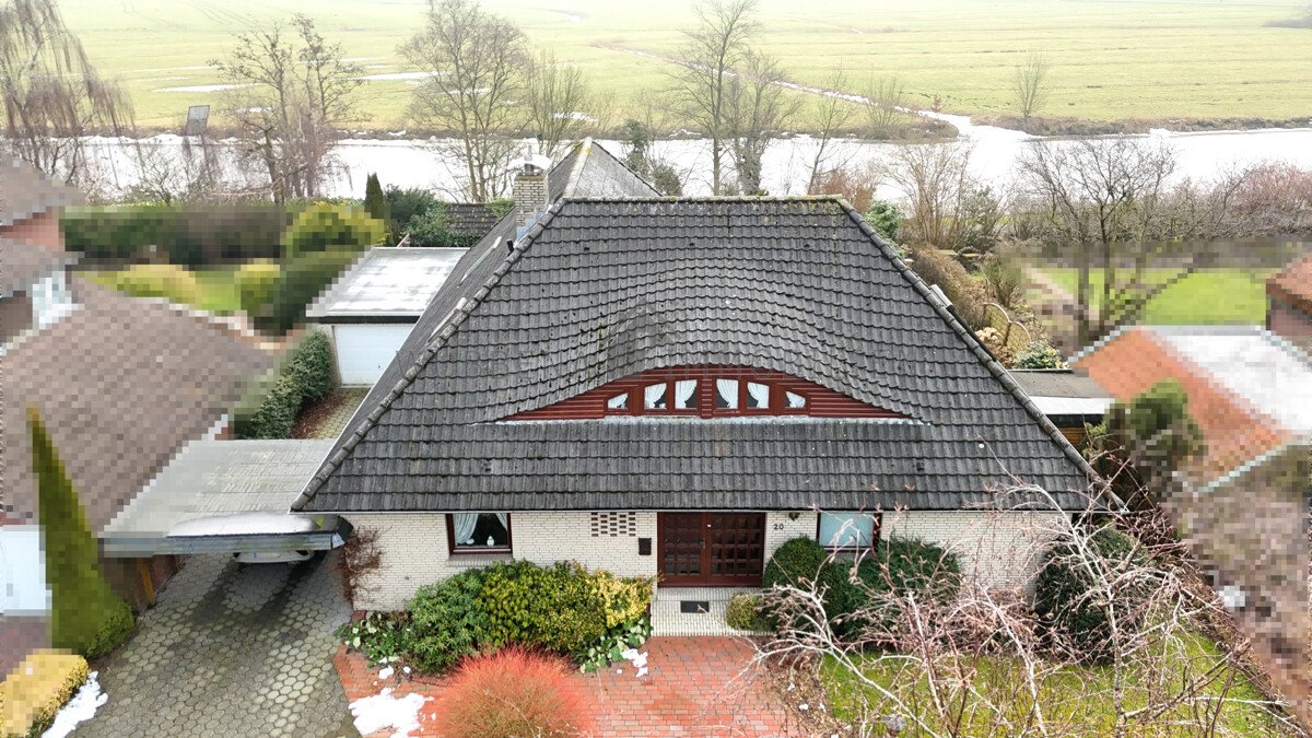 VERKAUFT! Ausgebauter Bungalow mit Wintergarten und Bootssteg in Kanallage von Osterhusen