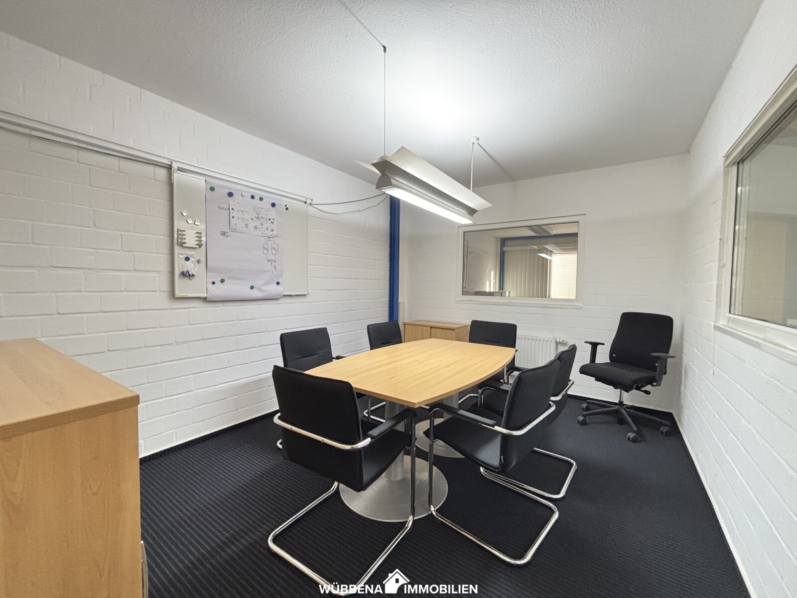 Gewerbegebiet Emden! Großzügige Halle mit Bürofläche, Stellplätzen und Tor in der Stedinger Straße zu vermieten