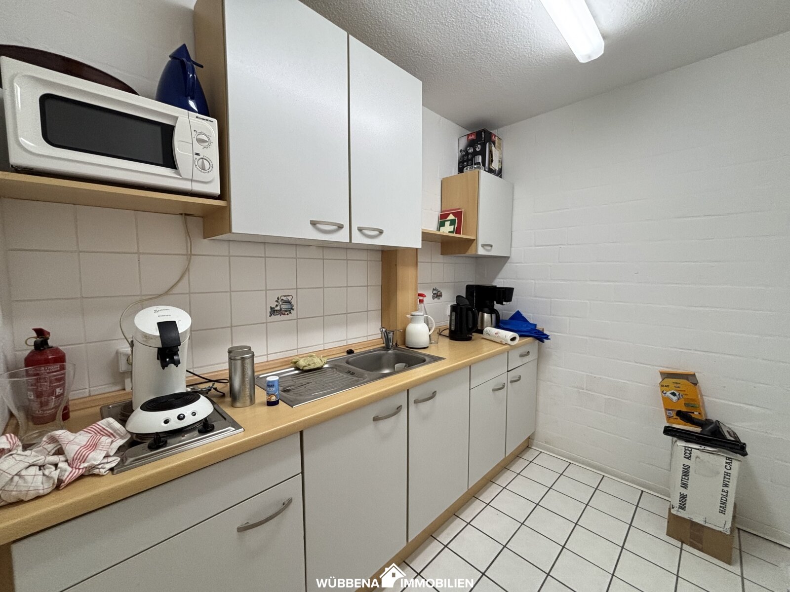 Gewerbegebiet Emden! Großzügige Halle mit Bürofläche, Stellplätzen und Tor in der Stedinger Straße zu vermieten