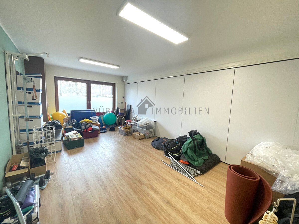 Conrebbersweg: Großzügiges Architektenhaus für Familien mit separater Praxisfläche zu verkaufen!