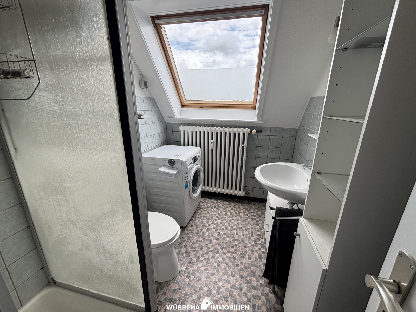 Dachgeschoss Wohnung in zentraler Lage von Emden zu vermieten!