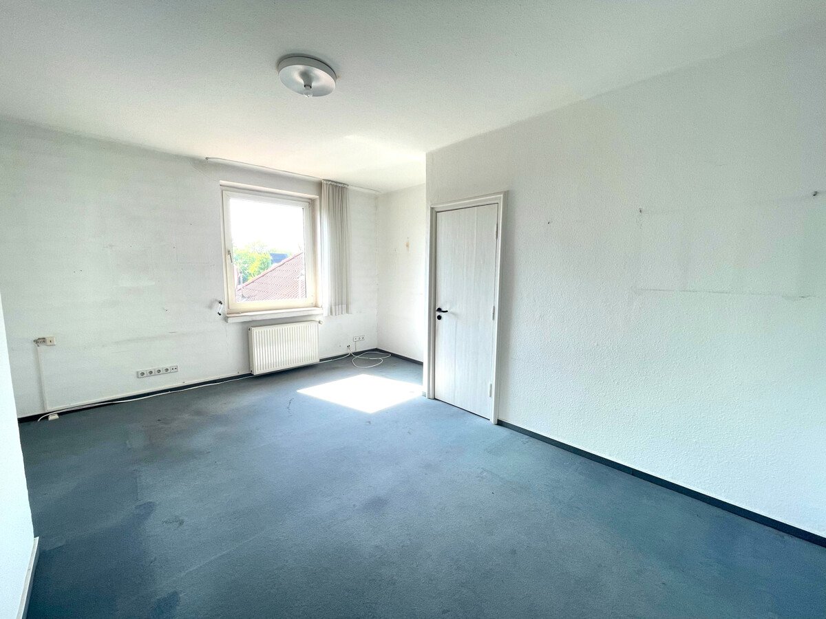 Emden-Früchteburg - Ihr Familienglück am Kanal: DHH mit 8 Zimmern, Bootssteg &amp; Ausbaureserve