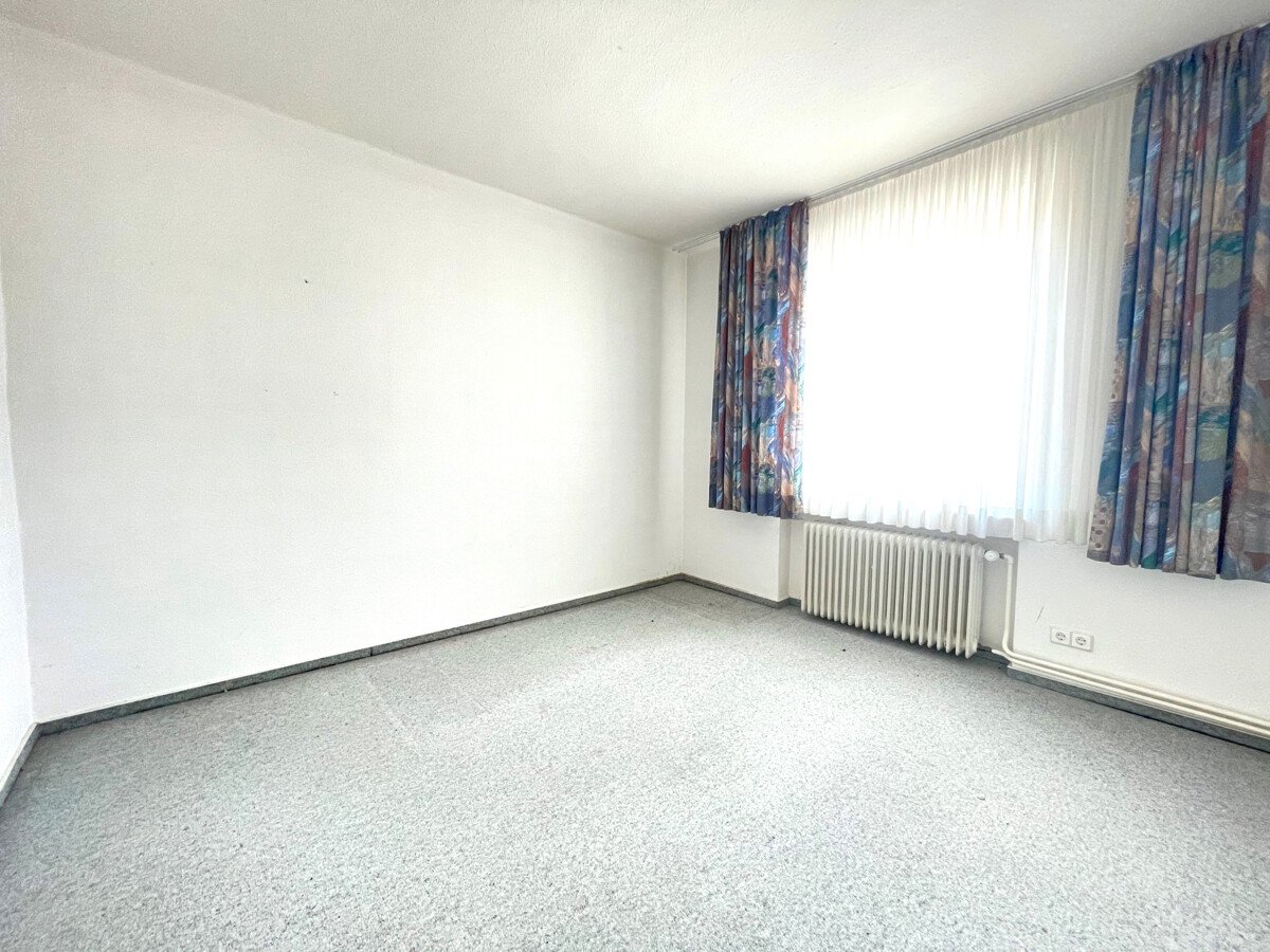 Emden-Früchteburg - Ihr Familienglück am Kanal: DHH mit 8 Zimmern, Bootssteg &amp; Ausbaureserve