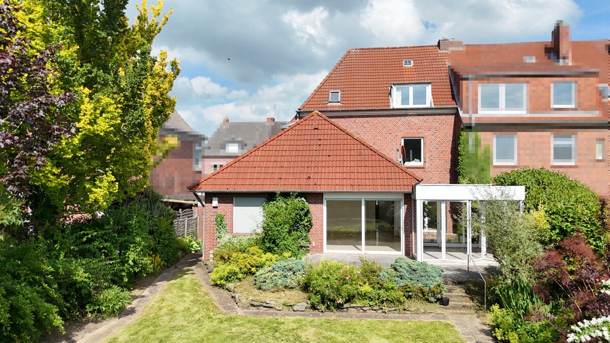 Emden-Früchteburg - Ihr Familienglück am Kanal: DHH mit 8 Zimmern, Bootssteg &amp; Ausbaureserve