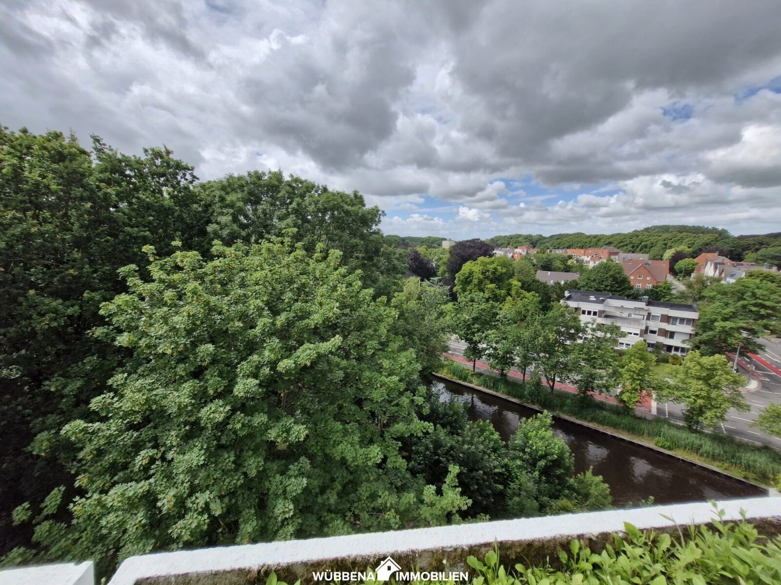 Innenstadtlage! Schöne 4 Zimmer Wohnung mit Balkon und Stellplatz zu vermieten!