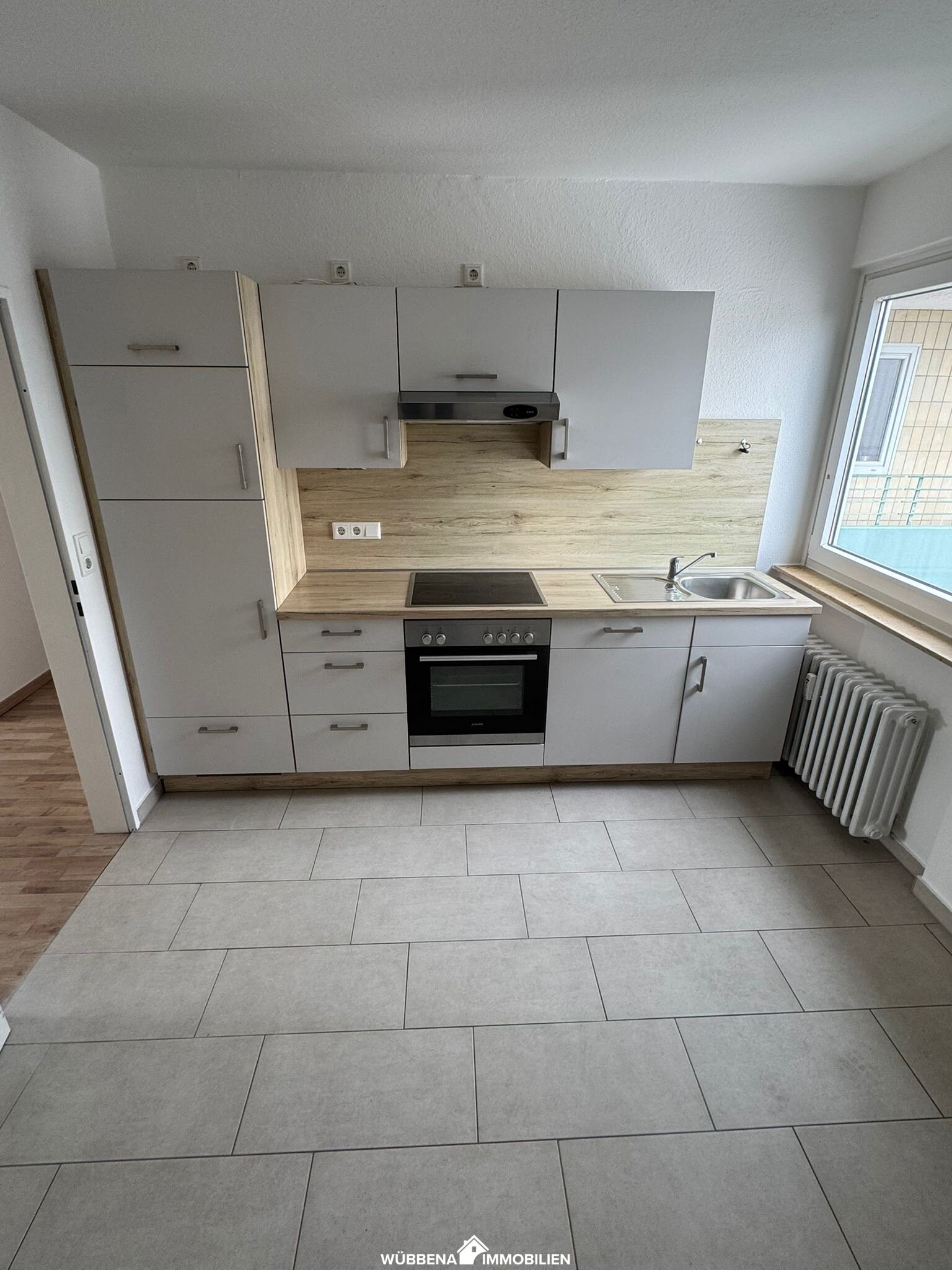 Innenstadtlage! Schöne 4 Zimmer Wohnung mit Balkon und Stellplatz zu vermieten!