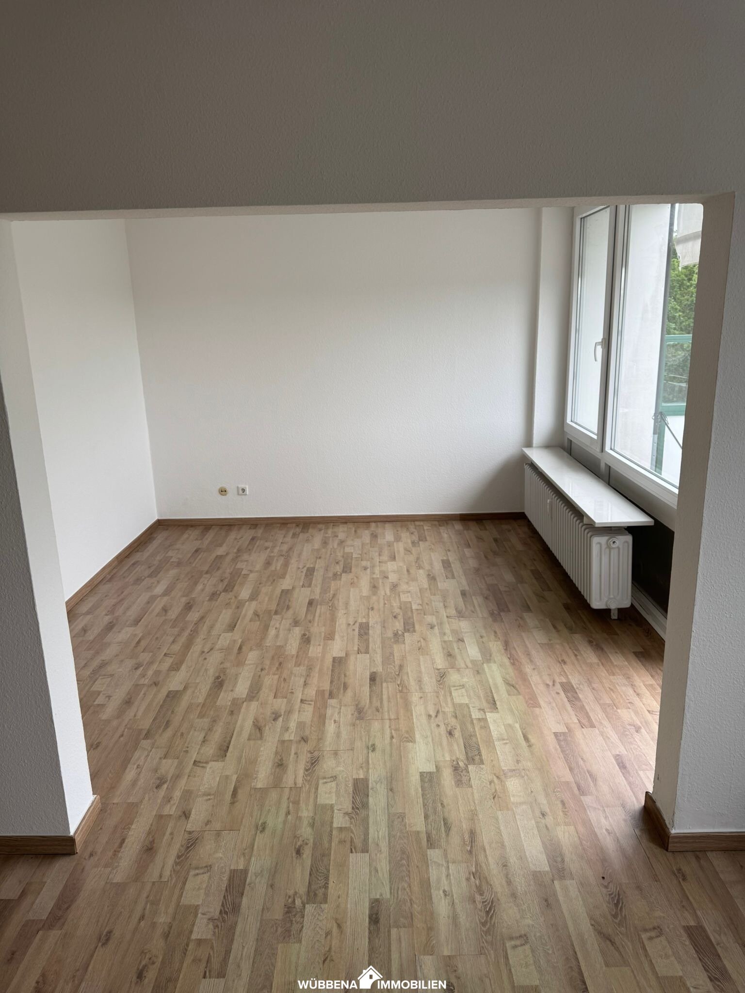 Innenstadtlage! Schöne 4 Zimmer Wohnung mit Balkon und Stellplatz zu vermieten!