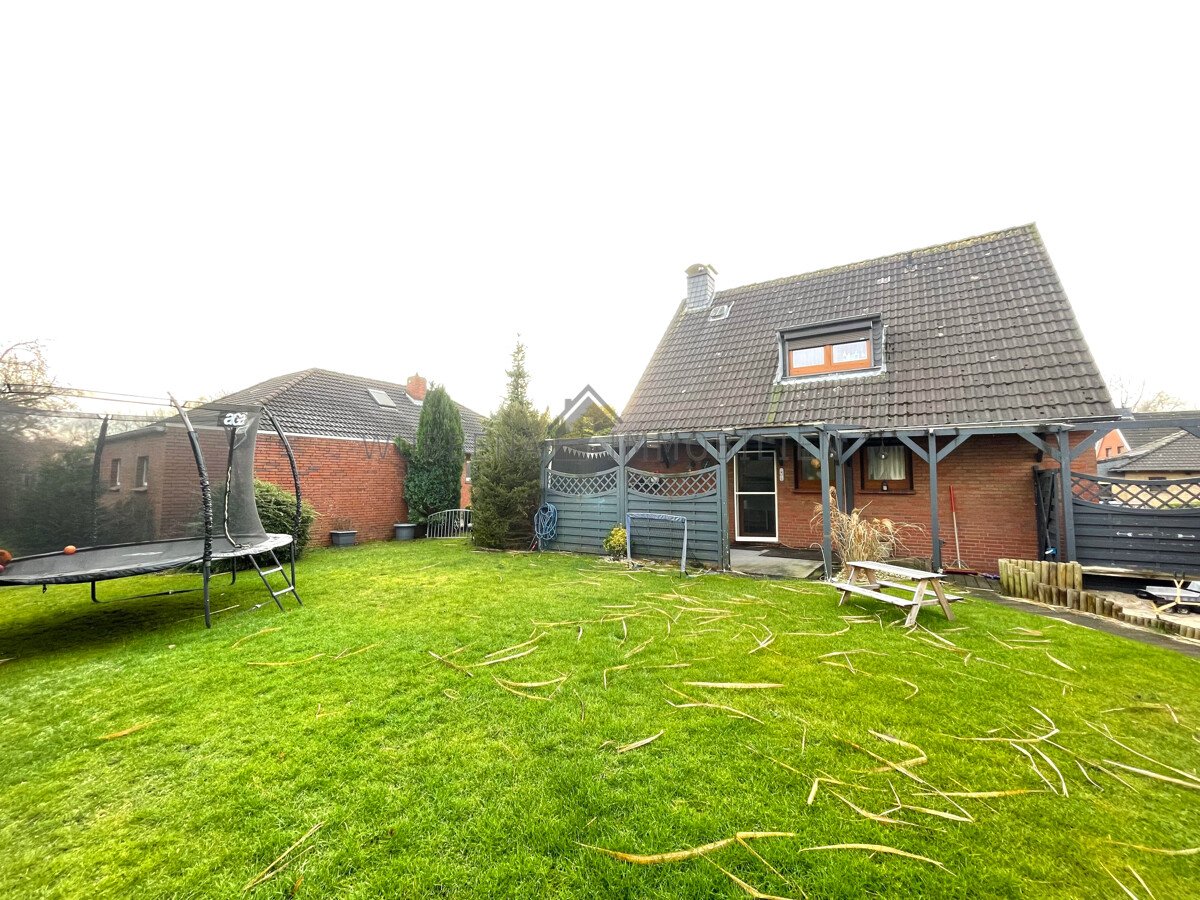 5-Zimmer-Familienhaus mit Garage und großem Garten in ruhiger Sackgassenlage von Borssum!