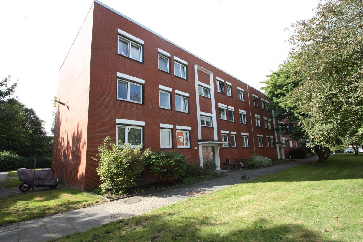 Emden / Larrelt: Eigennutzung oder Vermietung - Renovierungsb. 3 Zimmer EG Whg. mit Balkon, Gäste-WC und Stellpl. Emden / Larrelt: Eigennutzung oder Vermietung - Renovierungsb. 3 Zimmer EG Whg. mit Balkon, Gäste-WC und Stellpl.