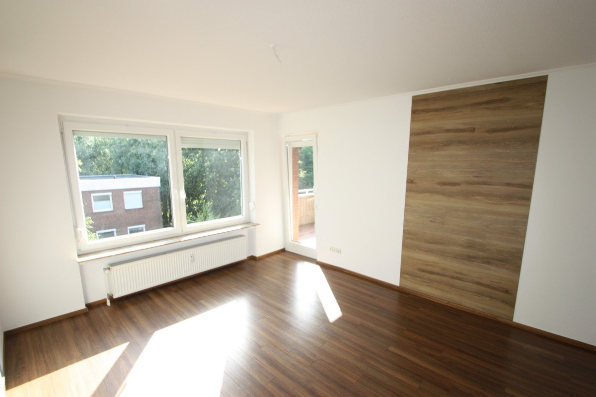 Emden: VERKAUFT! - Renovierte 4 Zimmer Wohnung mit Garage, Balkon & Gäste-WC Emden: VERKAUFT! - Renovierte 4 Zimmer Wohnung mit Garage, Balkon & Gäste-WC
