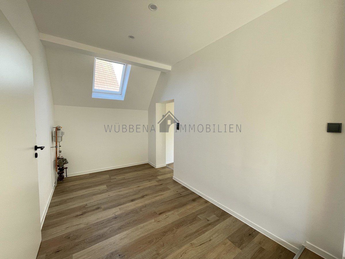 Flur mit Zugang zur Küche und Badezimmer