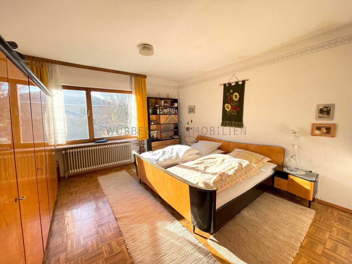 Großes und helles Schlafzimmer