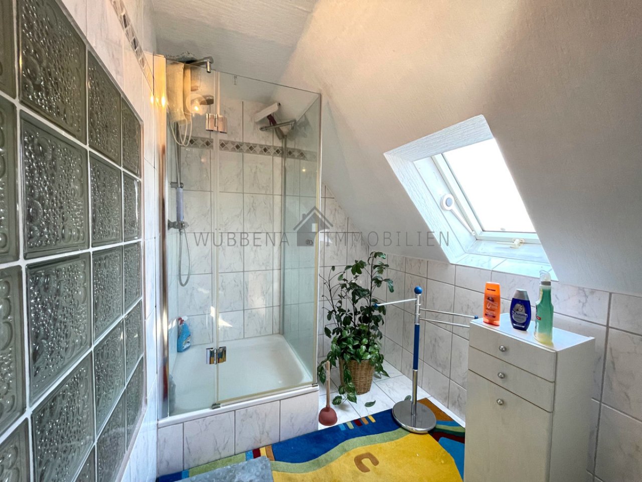 Tageslichtbad mit Dusche OG Tageslichtbad mit Dusche OG