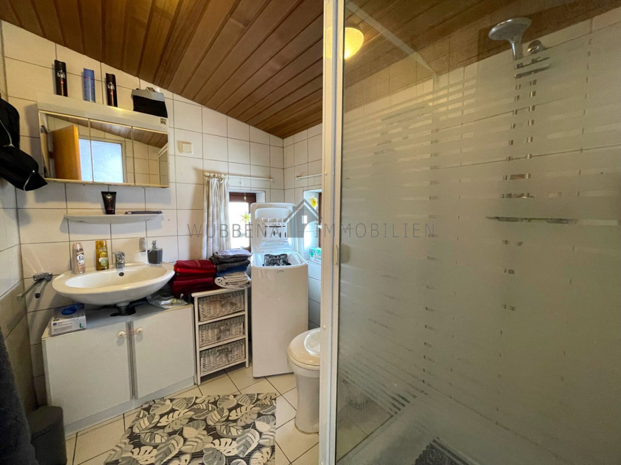Badezimmer mit Dusche EG Badezimmer mit Dusche EG
