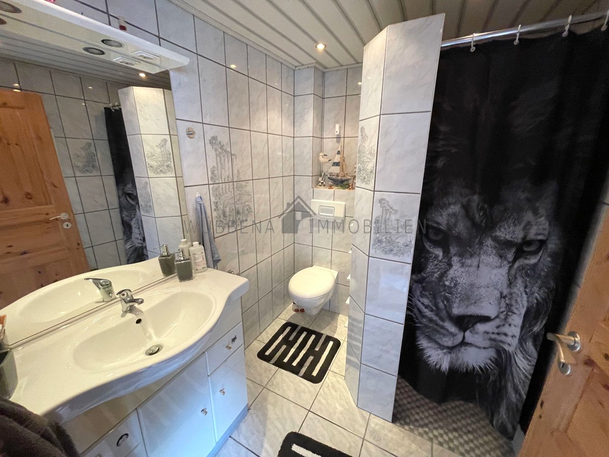 2. Badezimmer im EG mit ebenerdiger Dusche 2. Badezimmer im EG mit ebenerdiger Dusche