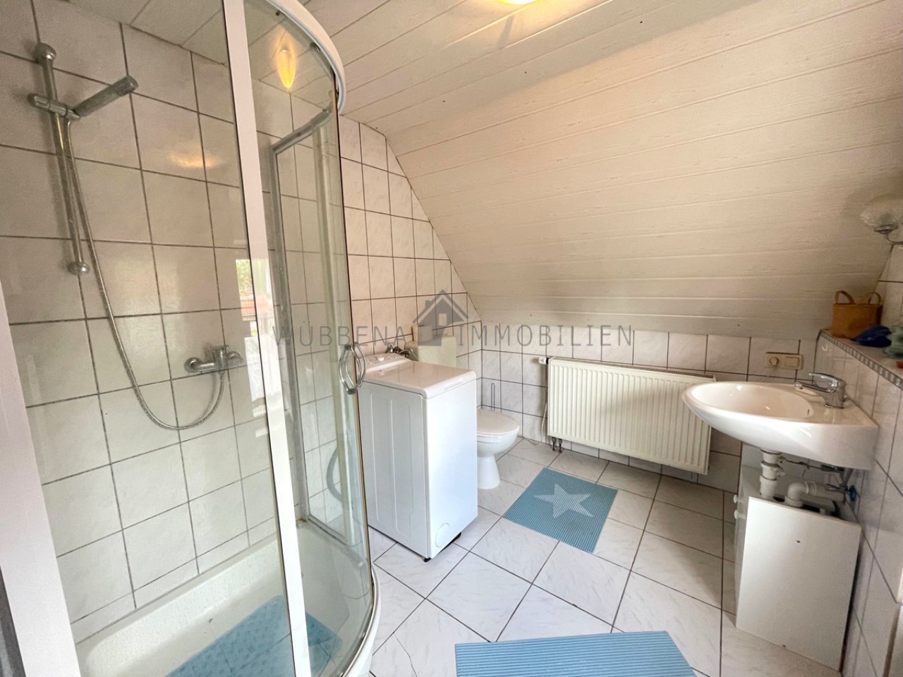 Badezimmer mit Dusche OG Badezimmer mit Dusche OG