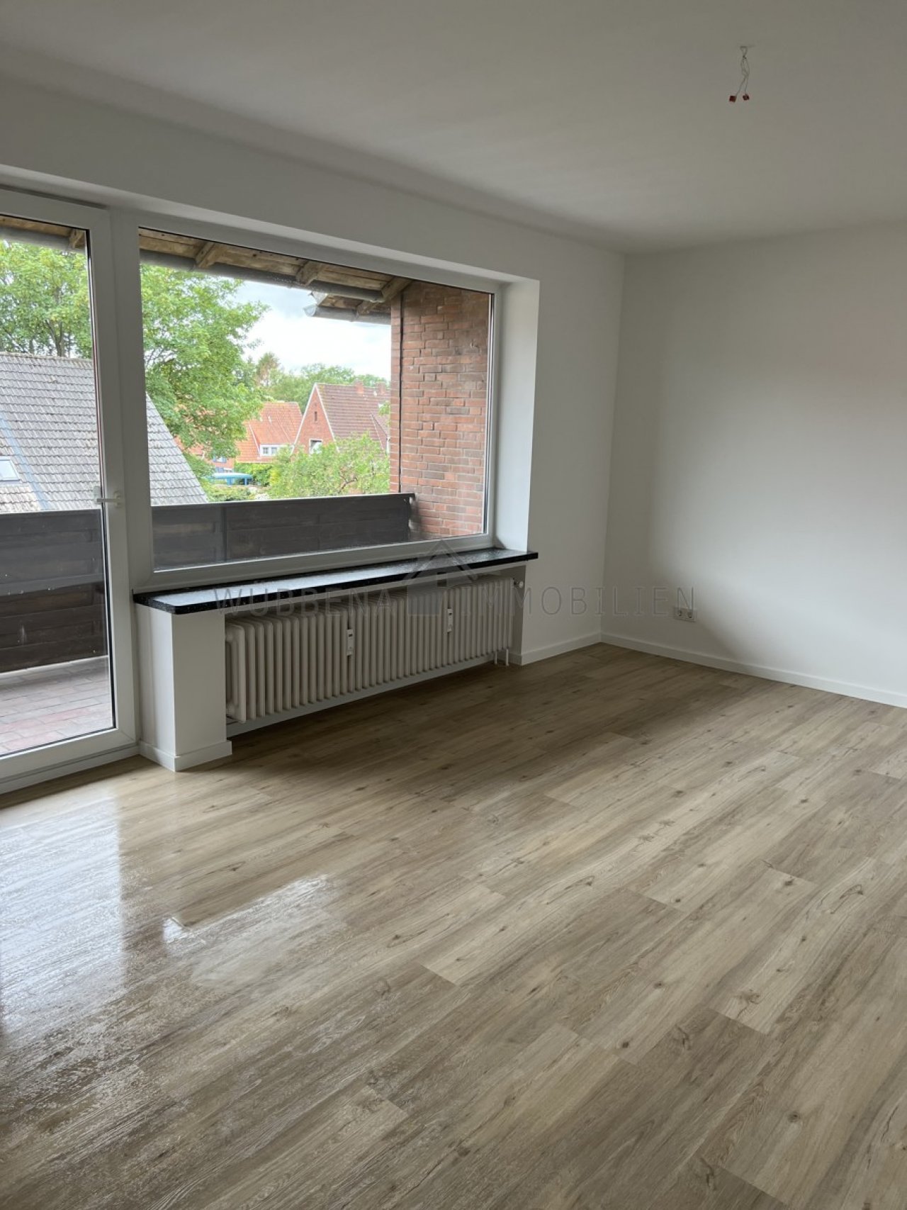 Private Aufnahmen 2.OG -Wohnzimmer mit Zugang Balkon Private Aufnahmen 2.OG -Wohnzimmer mit Zugang Balkon