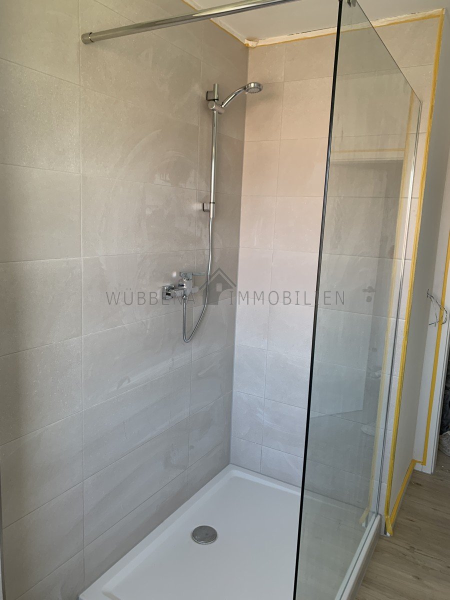 Private Aufnahmen 2.OG - Badezimmer mit Dusche Private Aufnahmen 2.OG - Badezimmer mit Dusche