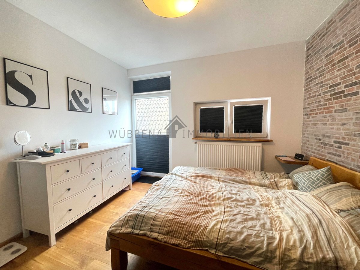 Geräumiges Schlafzimmer mit Balkon Geräumiges Schlafzimmer mit Balkon