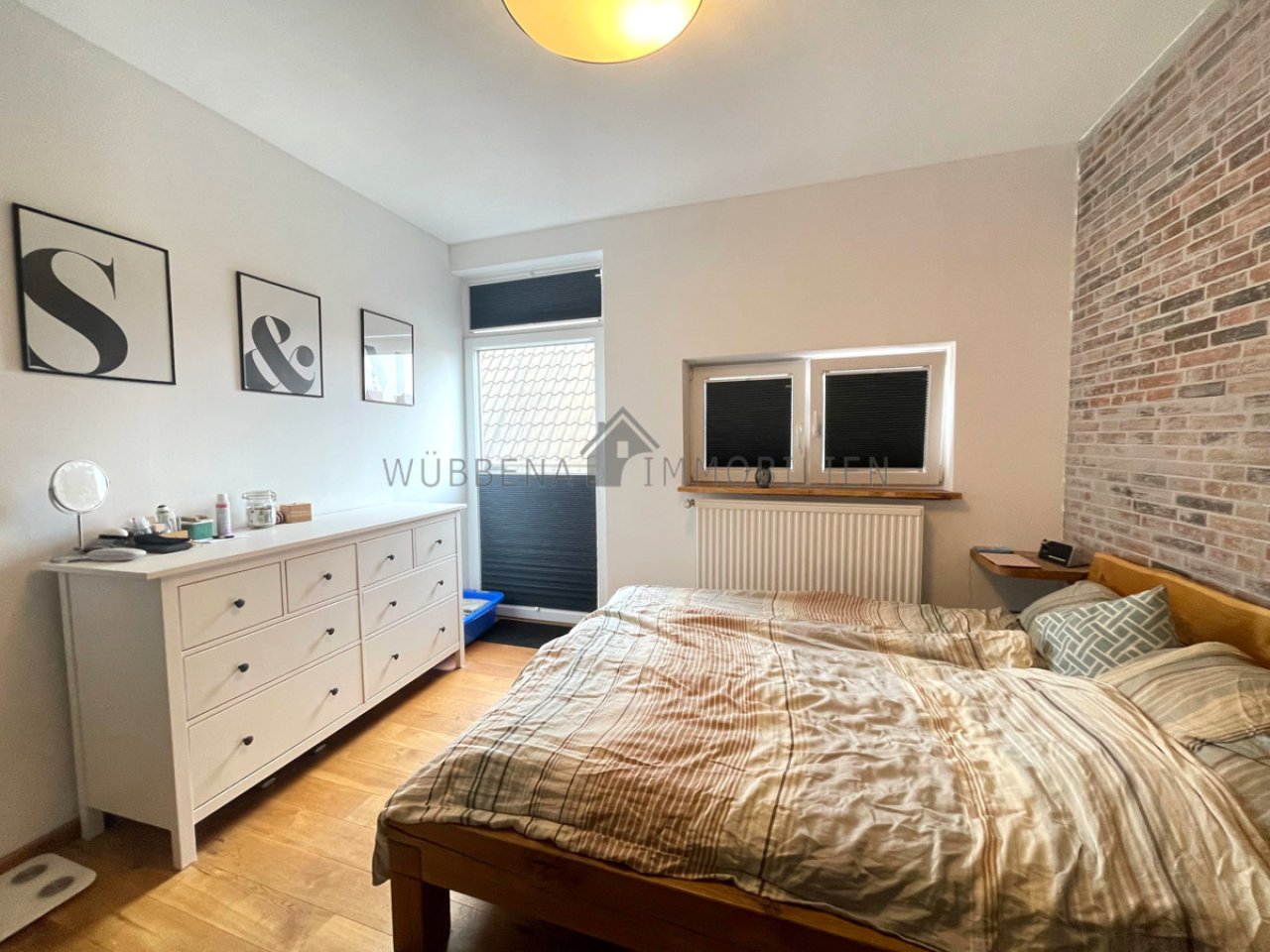 Geräumiges Schlafzimmer mit Balkon Geräumiges Schlafzimmer mit Balkon