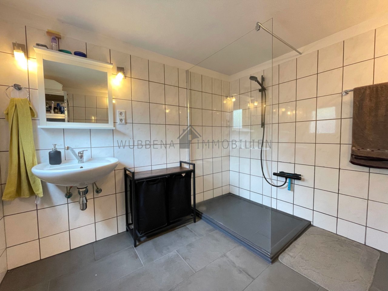 Tageslichtbad mit Dusche Tageslichtbad mit Dusche