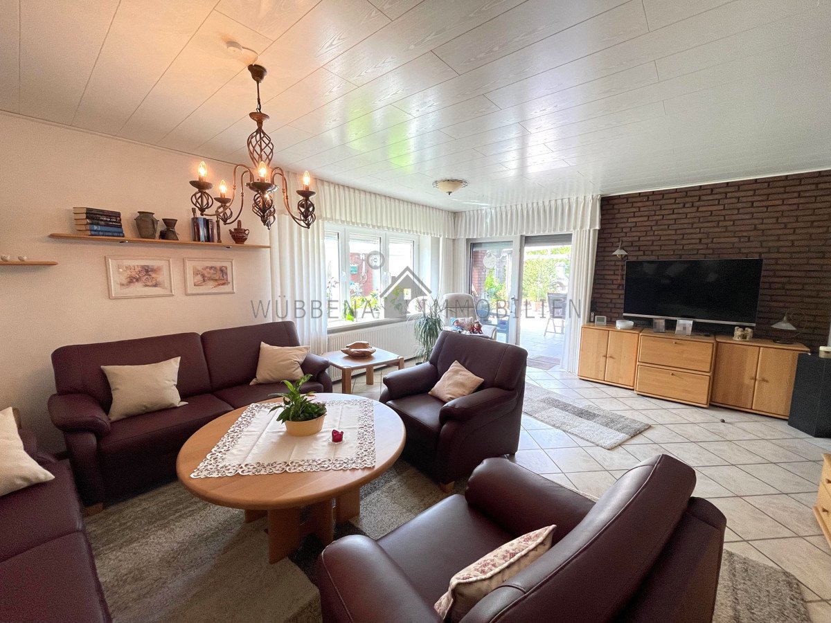Großes Wohnzimmer mit Zugang zum Sommergarten Großes Wohnzimmer mit Zugang zum Sommergarten