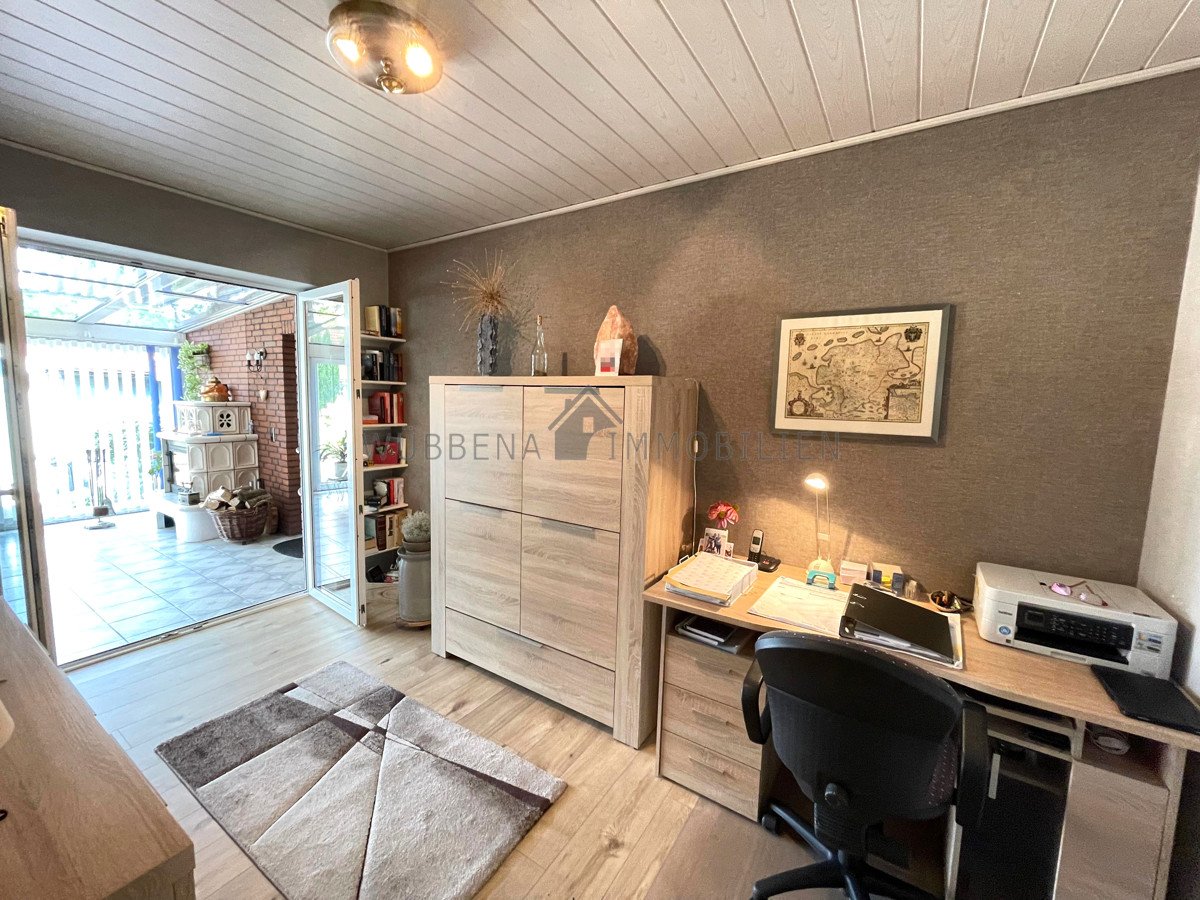 Büro mit Zugang zum Wintergarten Büro mit Zugang zum Wintergarten