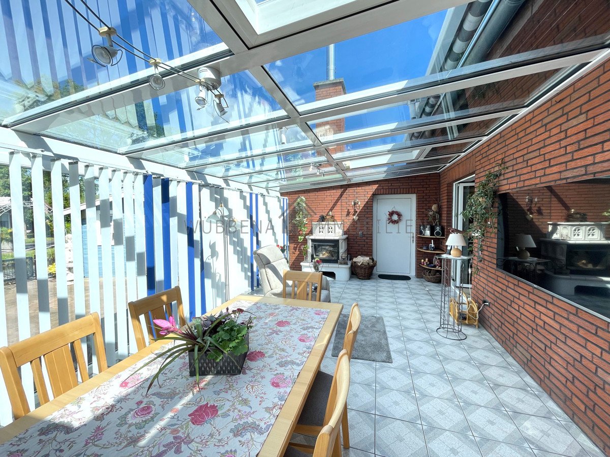 Traumhafter Wintergarten mit Fußbodenheizung und Kamin Traumhafter Wintergarten mit Fußbodenheizung und Kamin