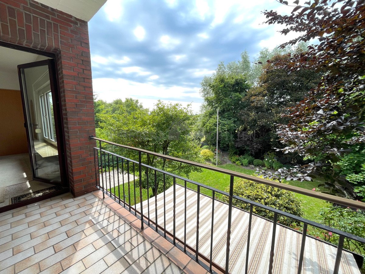 Balkon mit Blick auf den Garten und Deich Balkon mit Blick auf den Garten und Deich
