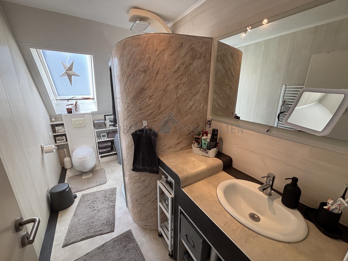 WHG. DG rechts Badezimmer WHG. DG rechts Badezimmer