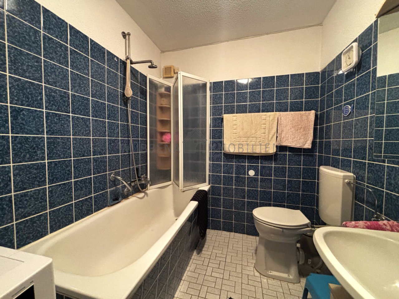 Whg. 1.OG. links - Badezimmer mit Duschwanne
