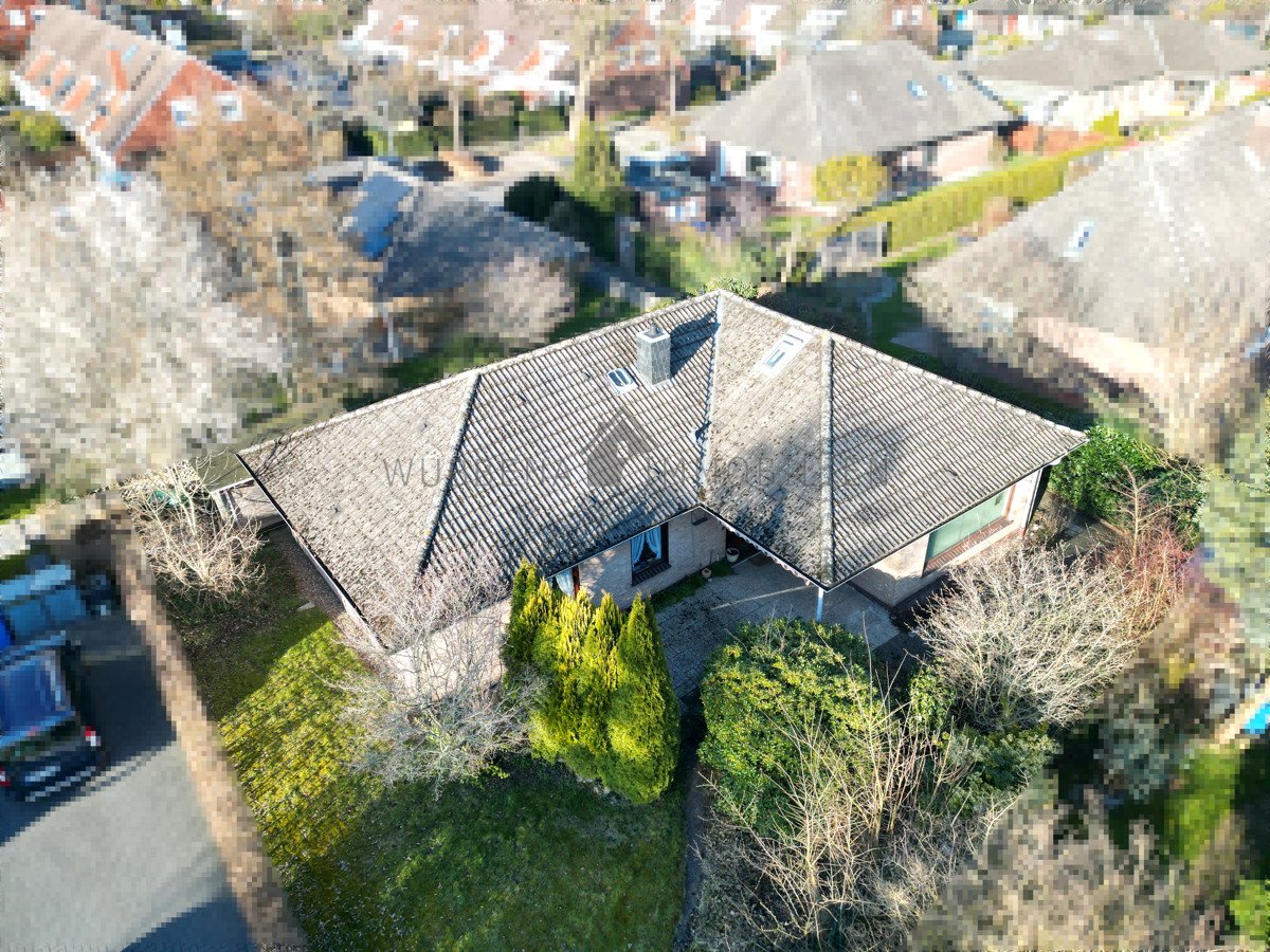 Emden / Wolthusen: Sanierungsbedürftiger Winkelbungalow mit Potenzial in begehrter Wohnlage! Emden / Wolthusen: Sanierungsbedürftiger Winkelbungalow mit Potenzial in begehrter Wohnlage!