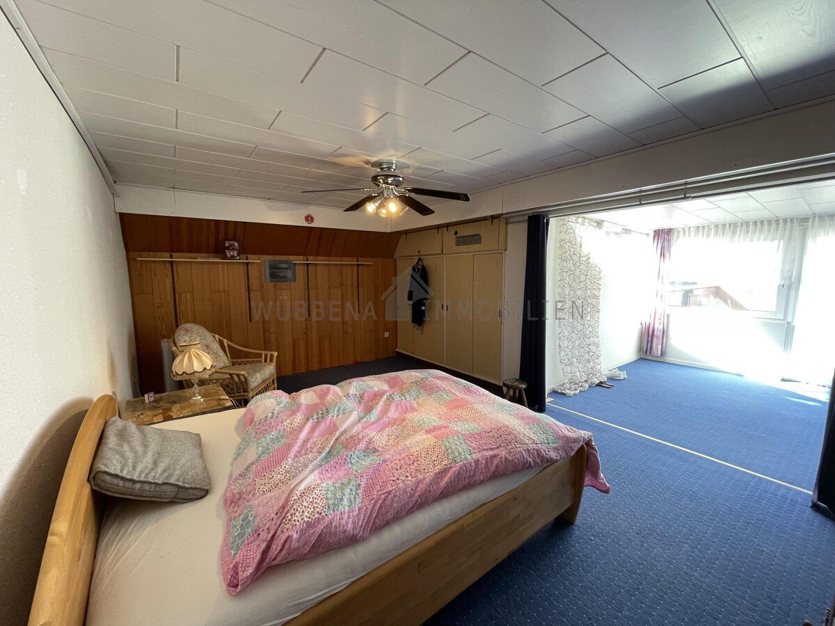 Schlafzimmer OG mit Bad en Suite Schlafzimmer OG mit Bad en Suite