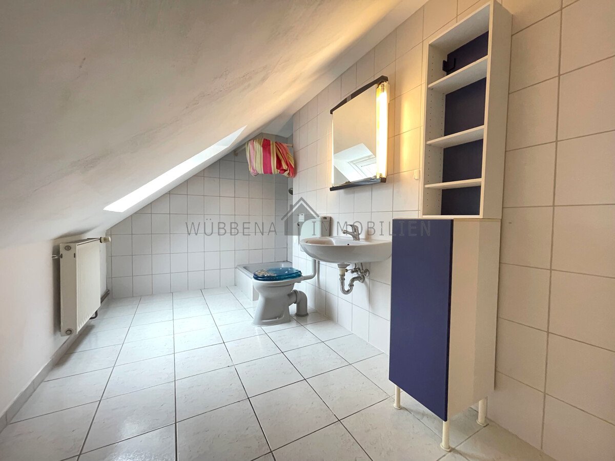 Tageslichtbad mit Dusche Obergeschoss Tageslichtbad mit Dusche Obergeschoss