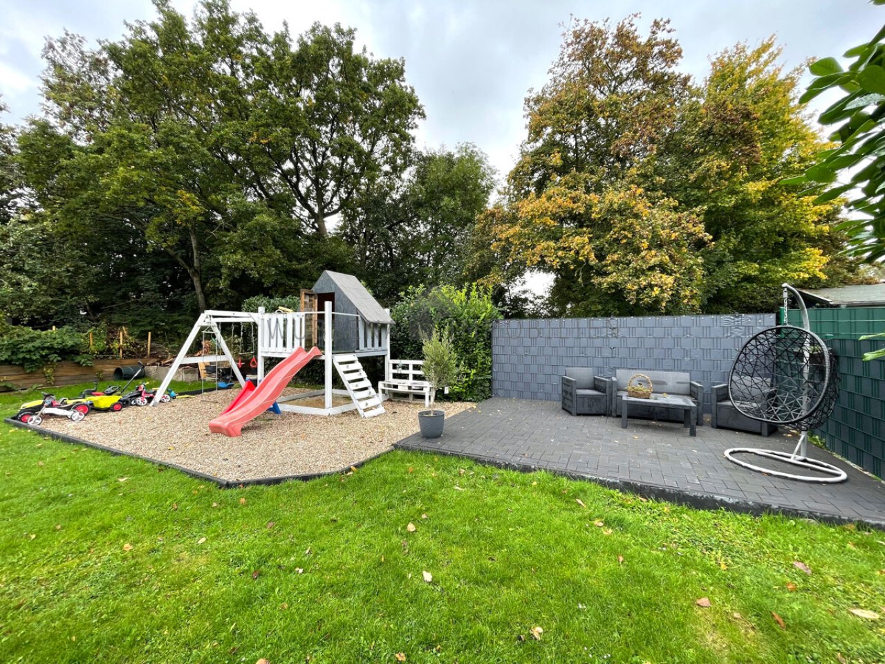 Weitere Terrasse und Spielbereich