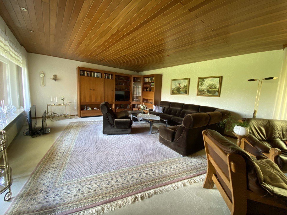 Großes Wohnzimmer mit Zugang zur Terrasse Großes Wohnzimmer mit Zugang zur Terrasse