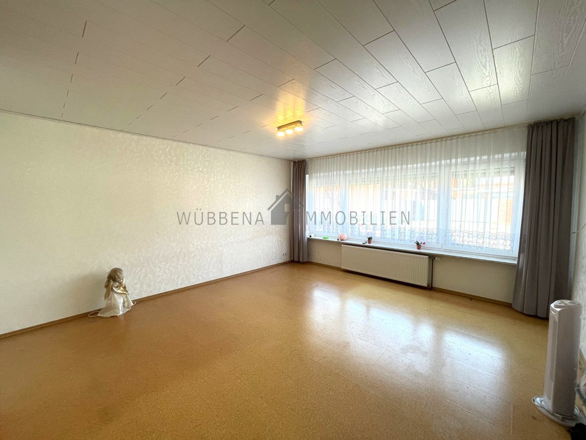 Großes Schlafzimmer mit Ankleideraum