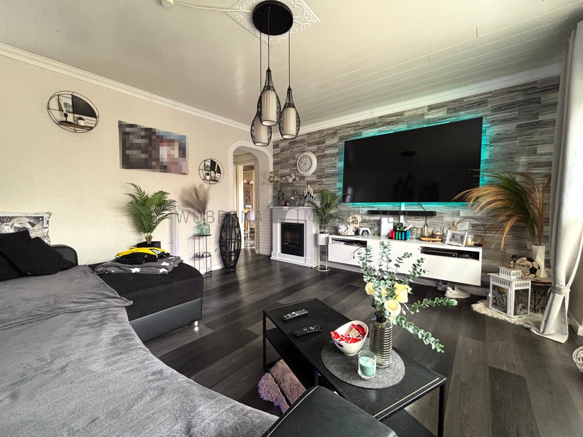 Wohnzimmer mit Zugang Terrasse